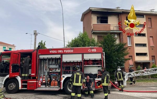 rescaldina incendio vigilidelfuoco