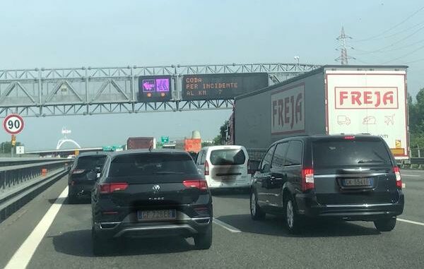 legnano autostradaA8 incidente code