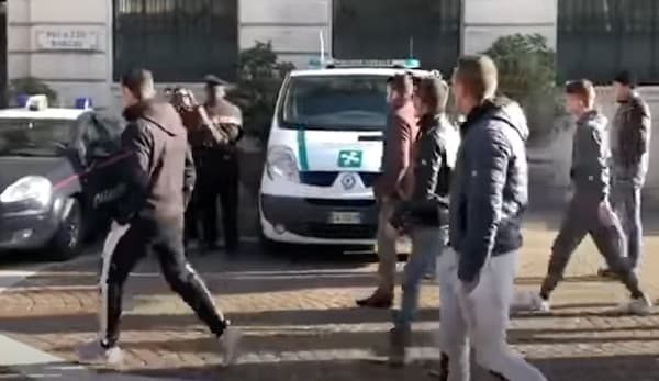 gallarate sinti assalto municipio