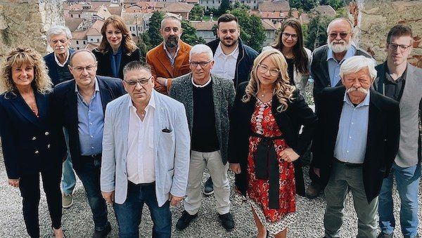 Angera comune dimissioni campagnuolo
