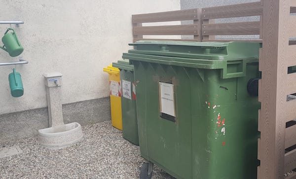 vanzaghello cimitero rifiuti raccolta