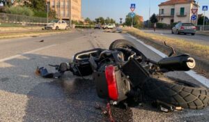 Gallarate incidente motociclista rotonda