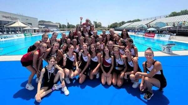 Busto Nuoto Italiani Ragazze Sincro