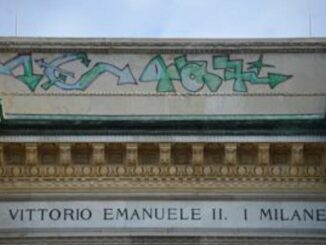 milano galleria caruso vandali