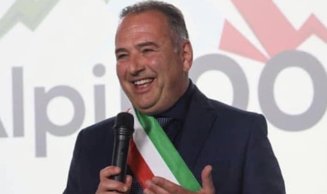 hacker daverio sindaco