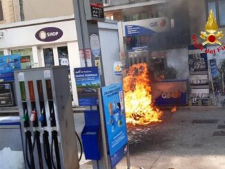 luino moto prende fuoco