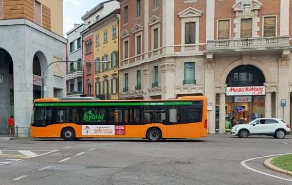 varese aumentano tariffe autobus
