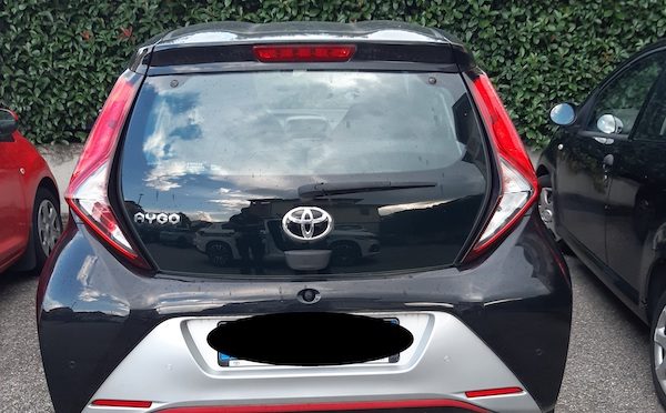 Cardano auto rubata toyota