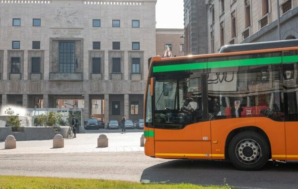 varese aggressioni bus telecamere