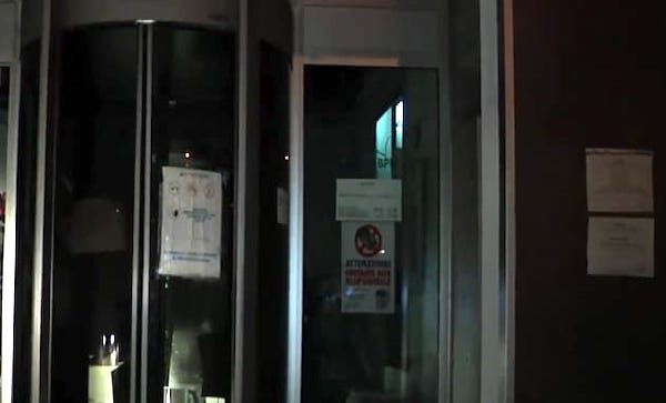 Varese rapina bancomat corti