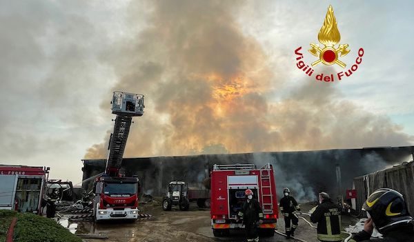 robeccosulnaviglio incendio casolare vigilidelfuoco