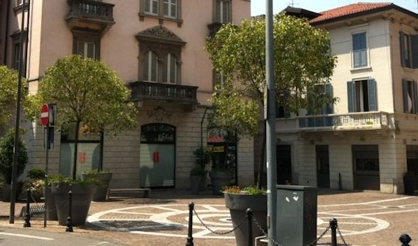 Gallarate temporary shop avsi