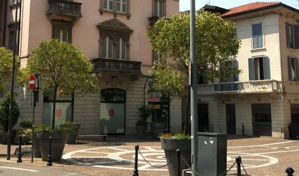 Gallarate temporary shop avsi Gallarate temporary shop avsi
