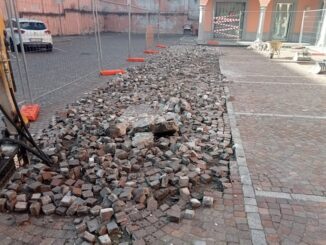 Cardano piazza porfido infortuni