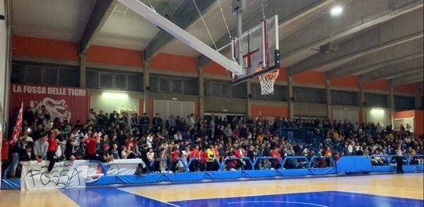 Basket Lonate 500 spettatori Nidodigrazia