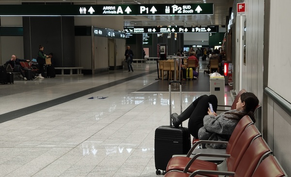 Malpensa rapina passeggeri telefonino Malpensa rapina passeggeri telefonino