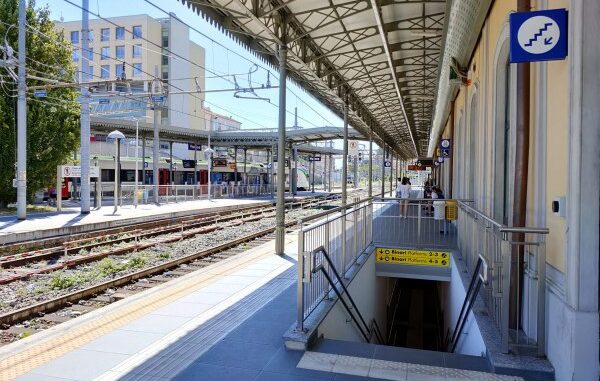 ruba telefono stazione varese