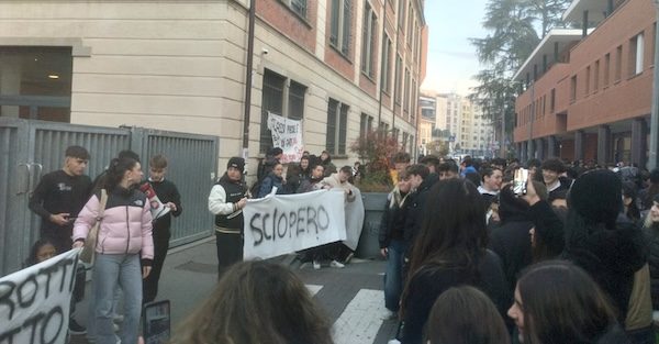 Gallarate falcone sciopero studenti