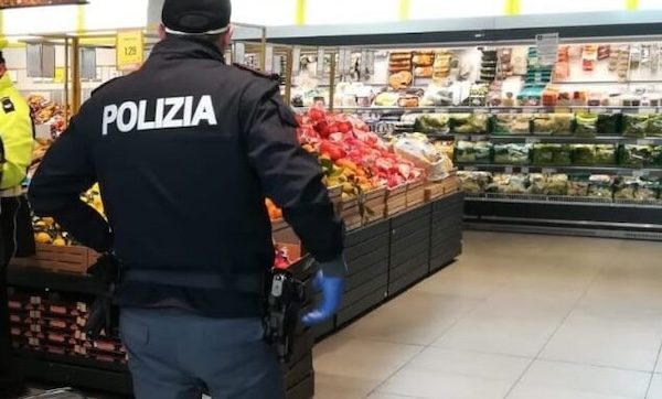 Gallarate furto supermercato arresto