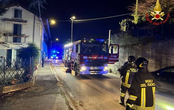 varese incendio tetto