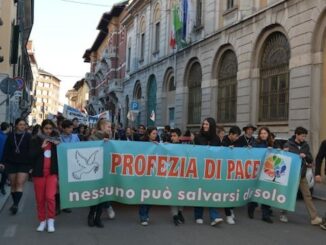 Gallarate manifestazione pace parrocchia