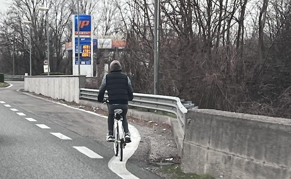 malpensa superstrada bicicletta pericolo
