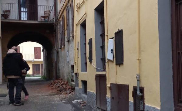 Gallarate crollo tetto crenna