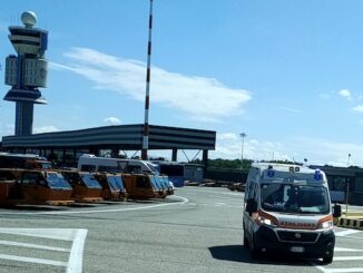 Malpensa atterraggio emergenza cameri
