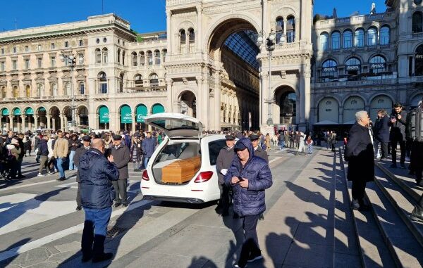 duomo milano saluto giudici