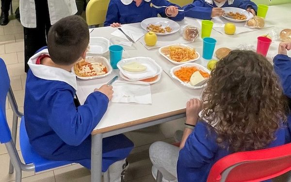 Cardano morosi mensa scuola