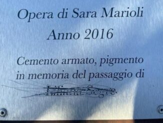 saltrio vandalizzata targa segre