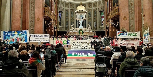 Gallarate manifestazione pace parrocchia