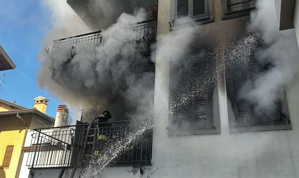 Saronno incendio ustionati intossicati