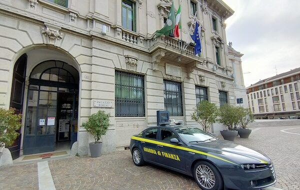 Gallarate largo guardia finanza