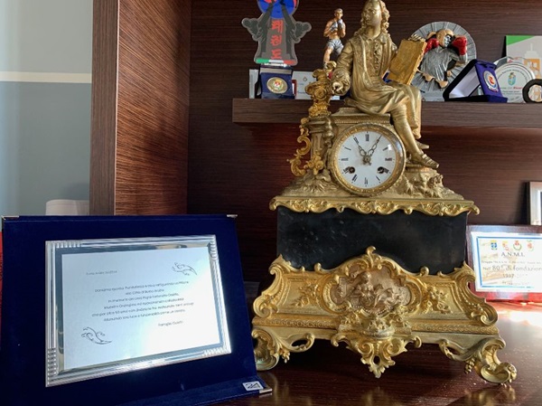 busto orologio donazione