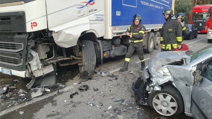 travedona incidente auto camion