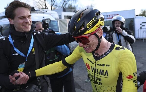 ciclismo van aert fiandre