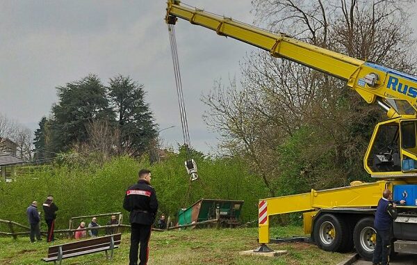 comerio camion spazzatura scarpata