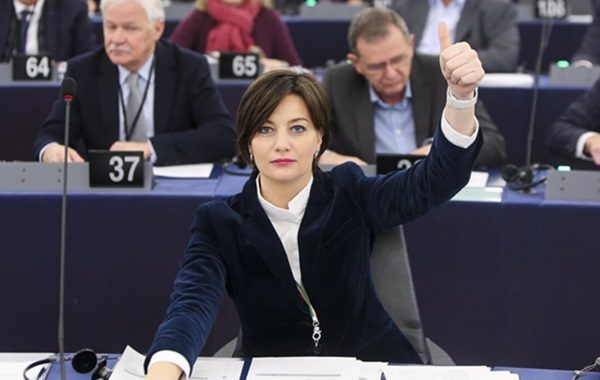 lara comi articolo