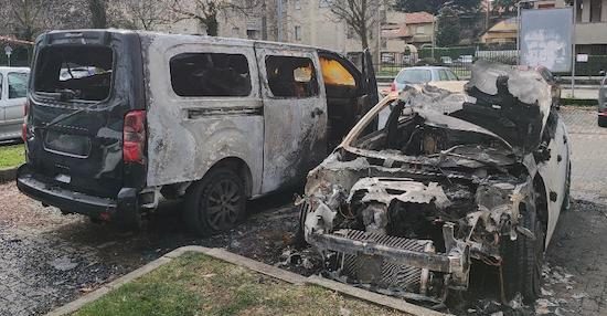 legnano auto bruciate vigilidelfuoco