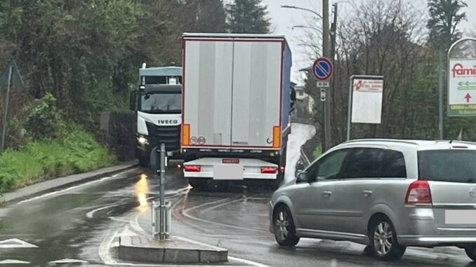 oggiona traffico mezzi pesanti