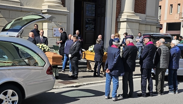 Gallarate funerale omicidio suicidio