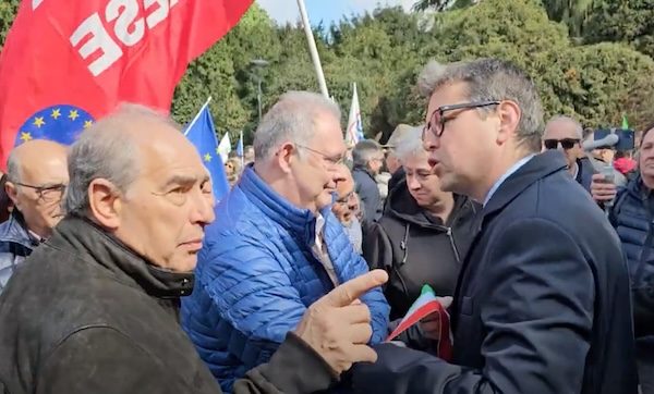 Gallarate 25 aprile fischi