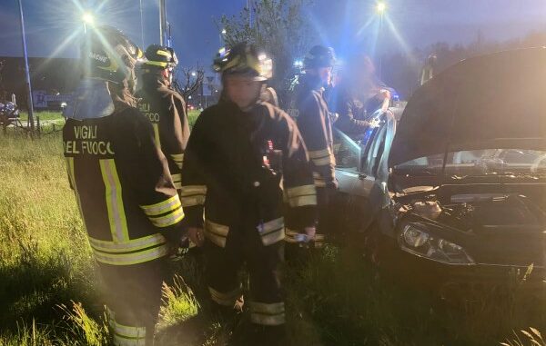 auto fuori strada venegono