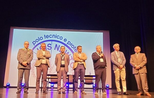 isis newton varese 75 anni