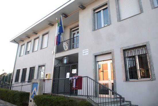 mornago sfiducia sindaco bilancio