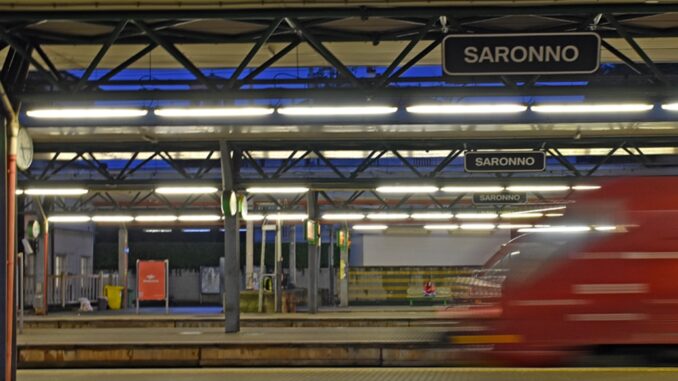 Saronno stazione rapina pistola