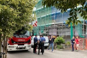 rescaldina protesta cantiere gru