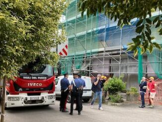 rescaldina protesta cantiere gru
