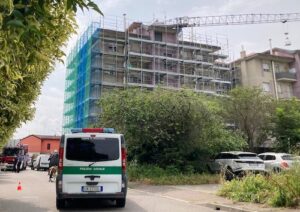 rescaldina protesta cantiere gru